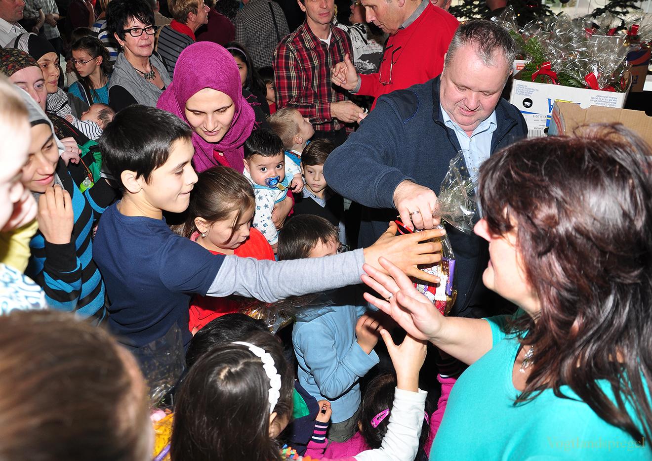 Lionsclub Greiz beschenkte am Heiligabend die Asylbewerberkinder