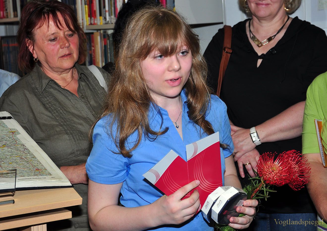 Gymnasiastin Selina Kusche stellt in Greizer Bibliothek aus