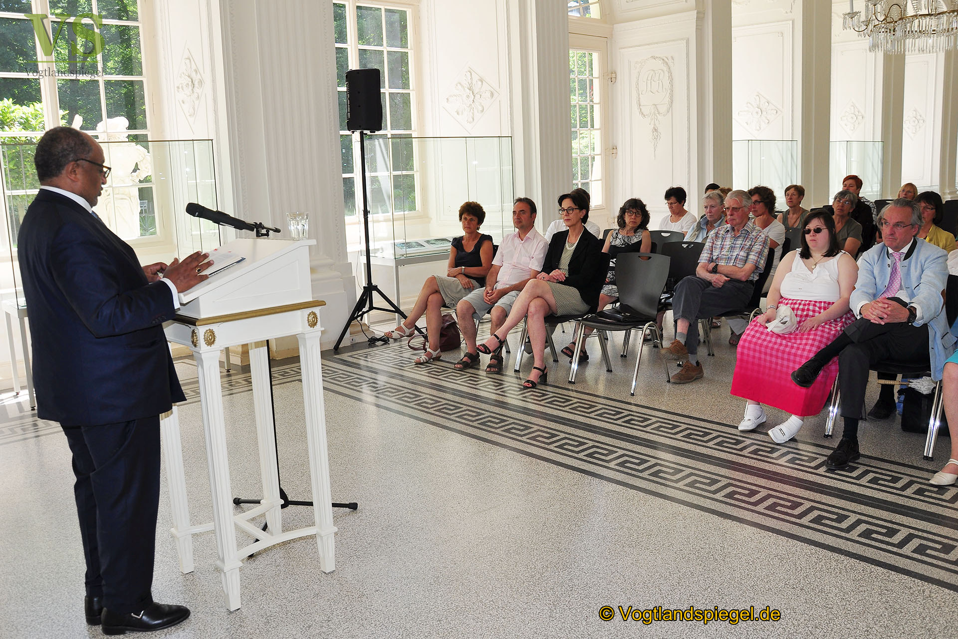 Vergnügliche Lesestunde mit Prinz Asserate im Sommerpalais Greiz