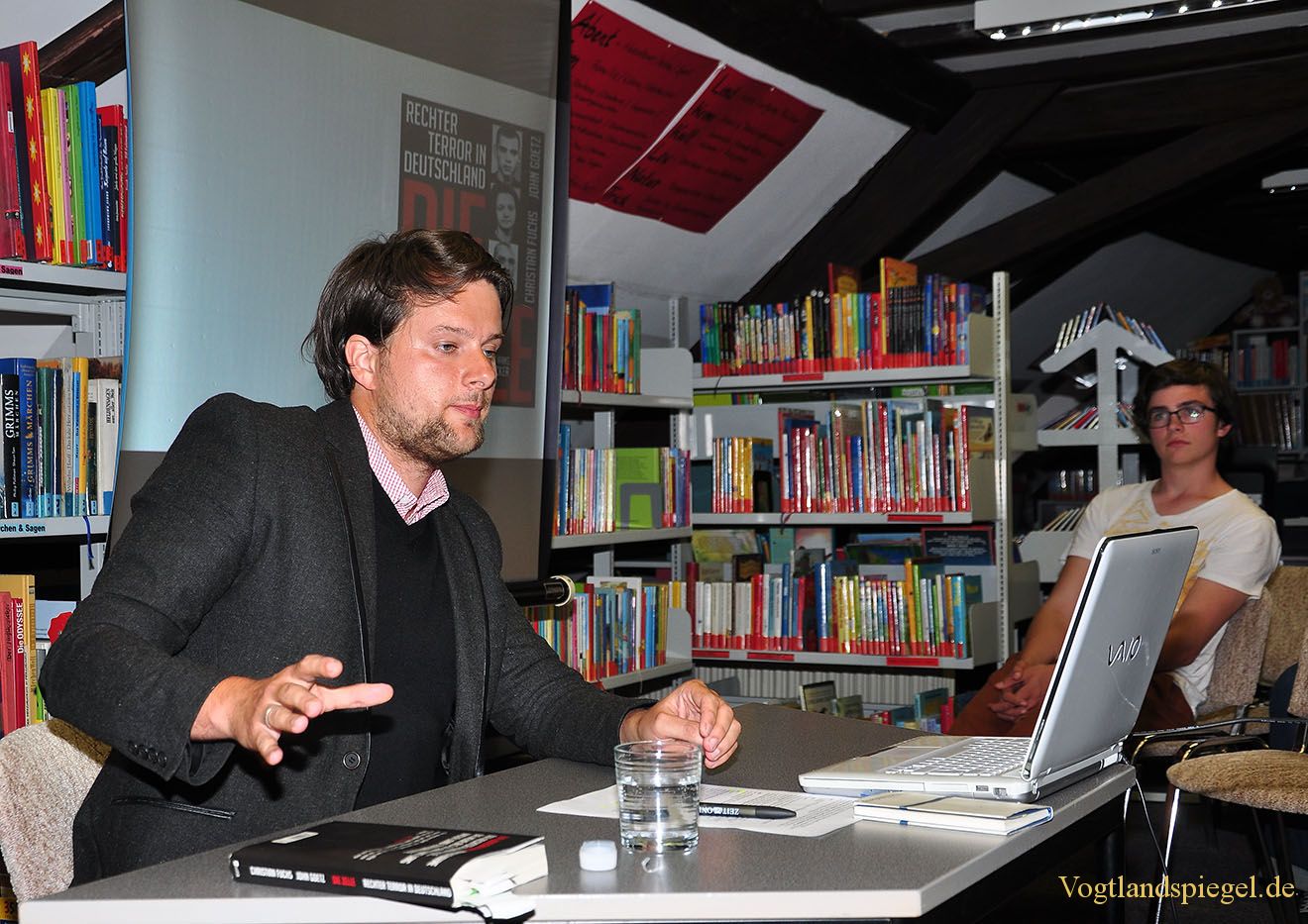 Journalist Christian Fuchs liest in Greizer Bibliothek