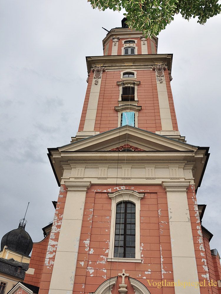 Lottomittel in luftiger Höhe auf Kirchturm St. Marien übergeben