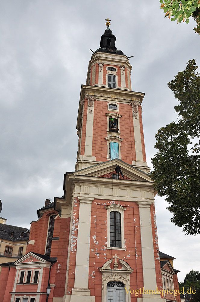 Lottomittel in luftiger Höhe auf Kirchturm St. Marien übergeben