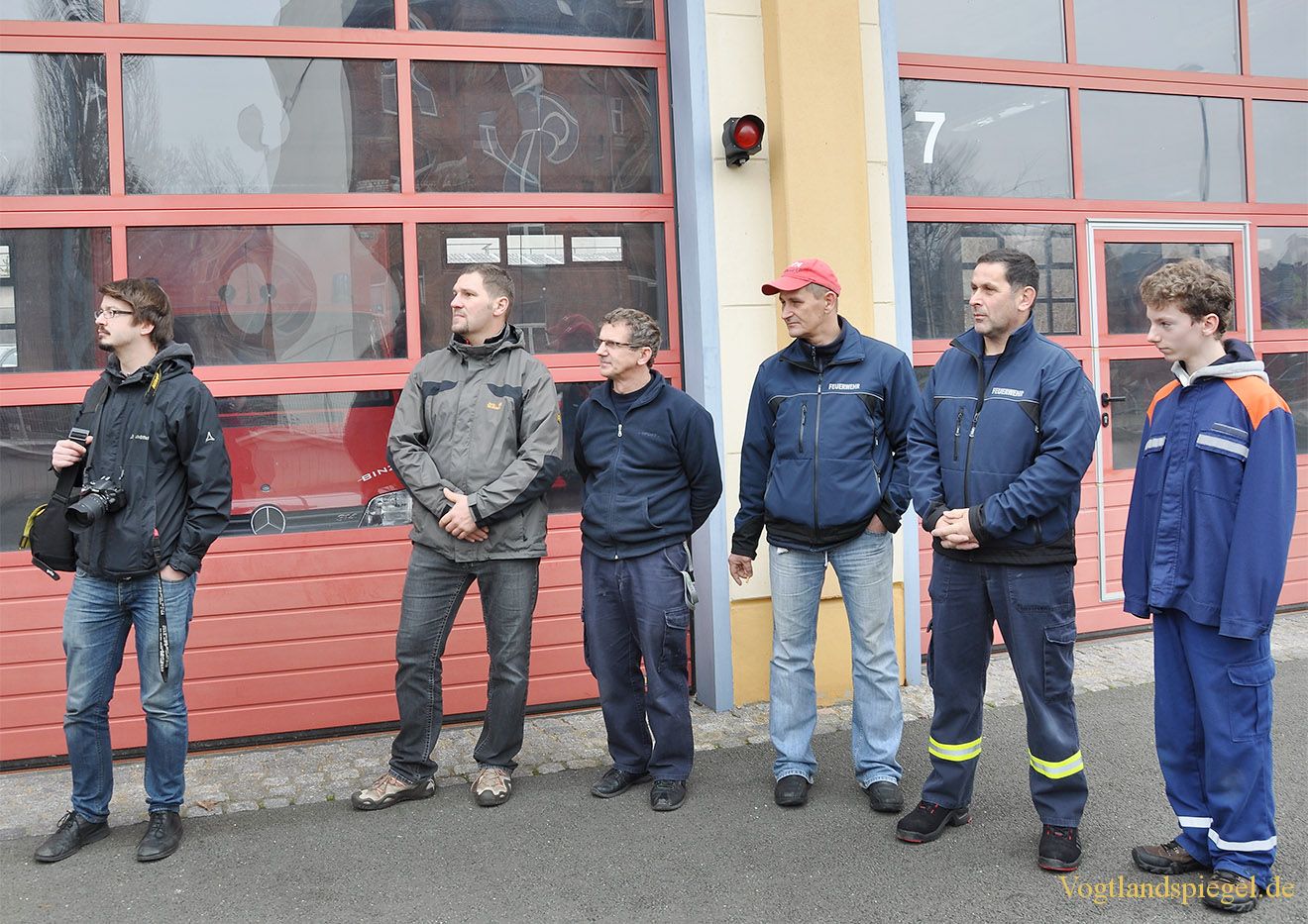 Landrätin Martina Schweinsburg übergibt Spezialfahrzeug an DRK Greiz