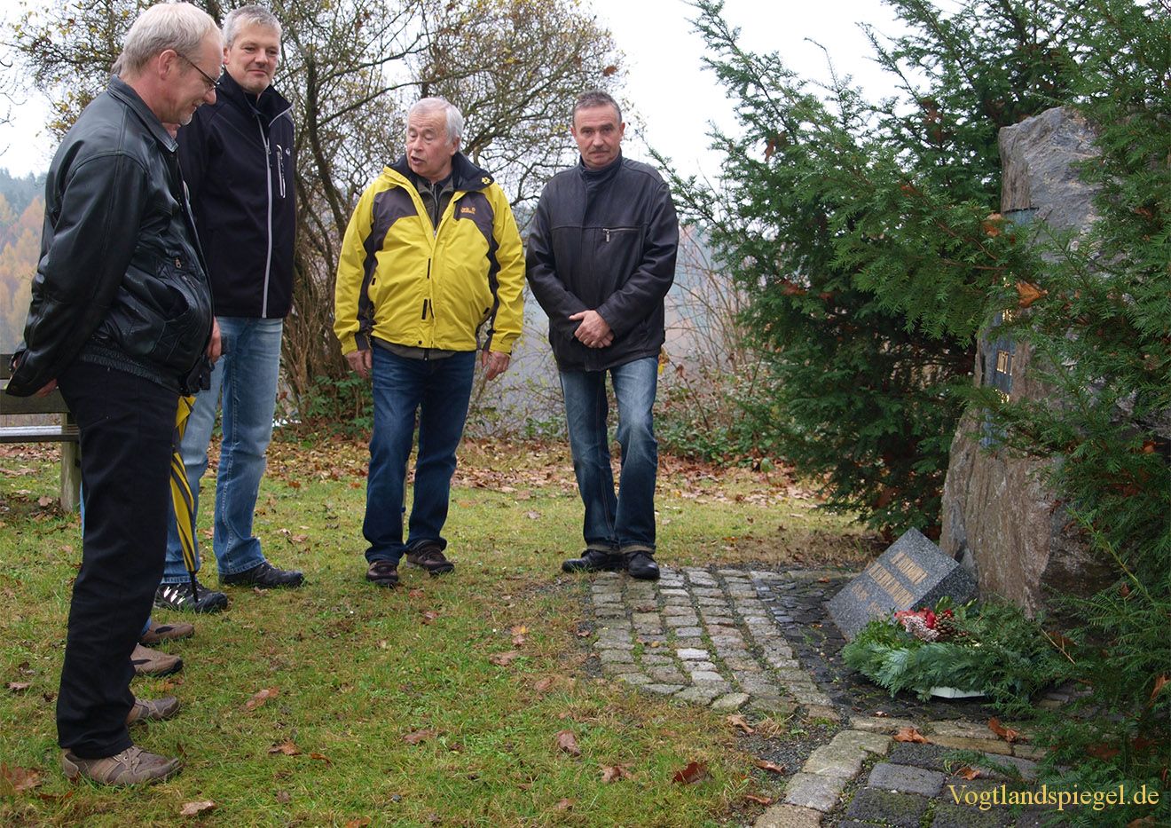 Ehrendes Gedenken und stille Andacht in Gommla