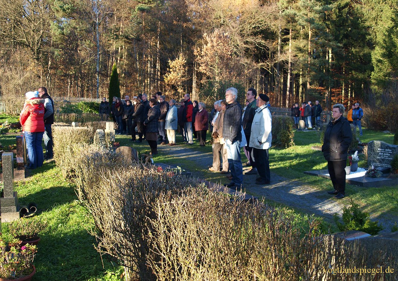 Ehrendes Gedenken und stille Andacht in Gommla