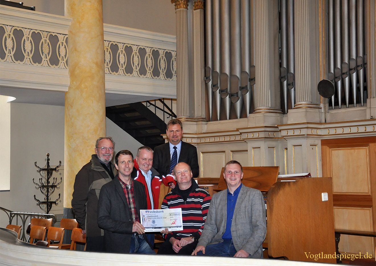 Lions Club Greiz übergibt 2000 Euro für Orgelsanierung