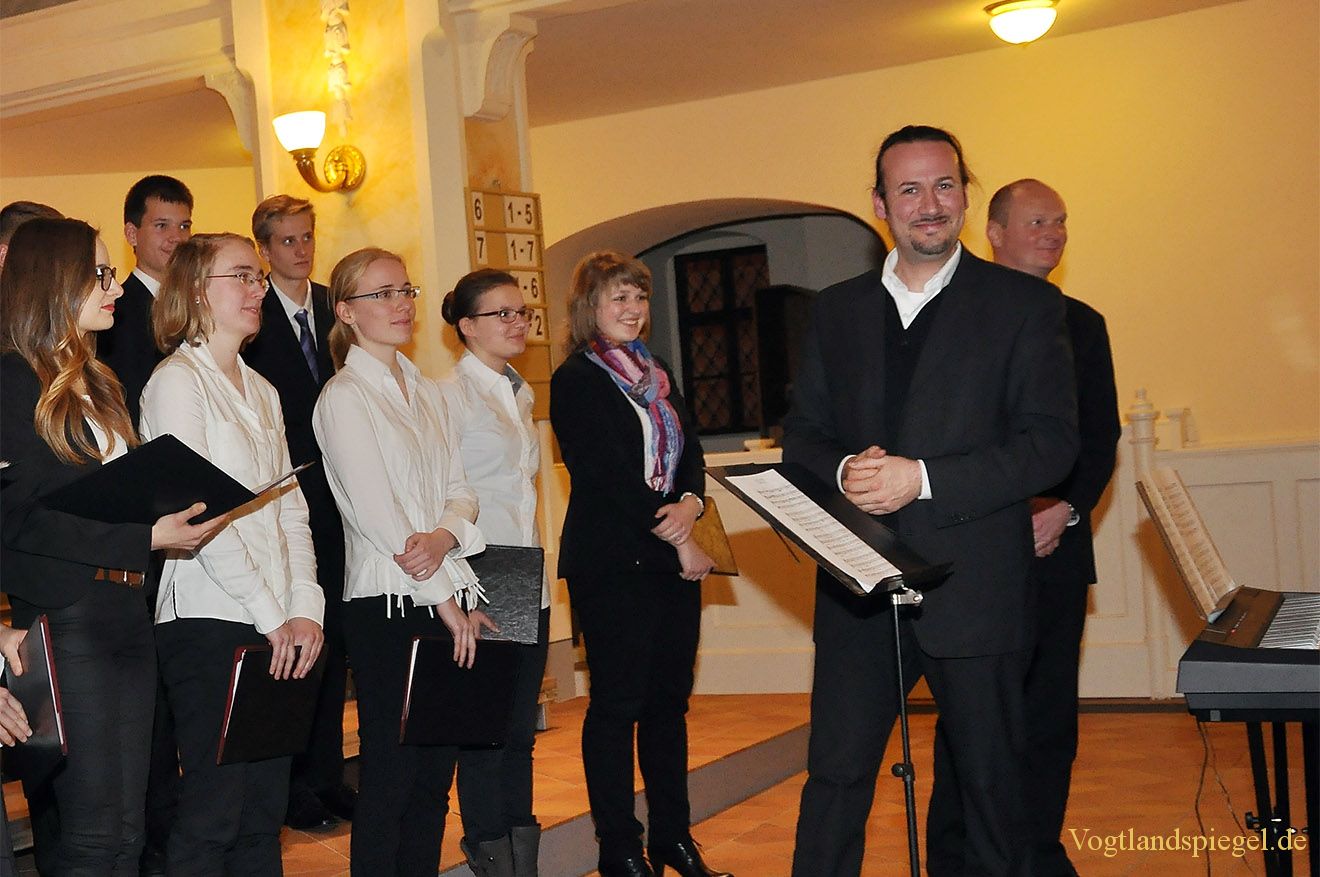 Matthias Grünert und Jugendchor an St. Marien bescheren Adventsträume