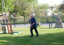 Mit Manneskraft und Zuversicht den Maibaum gestellt