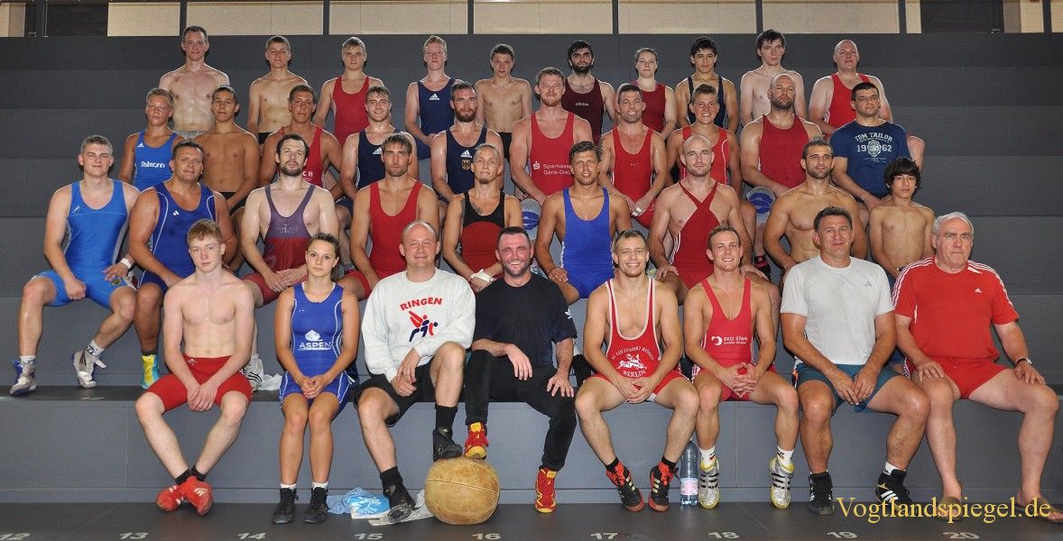 Erstes Ringertraining in neuer Sporthalle