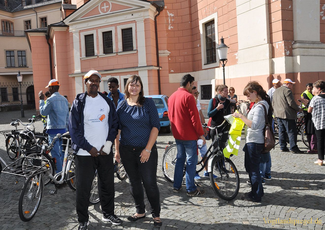 AkzoNobel sponsert Fahrräder für Flüchtlinge