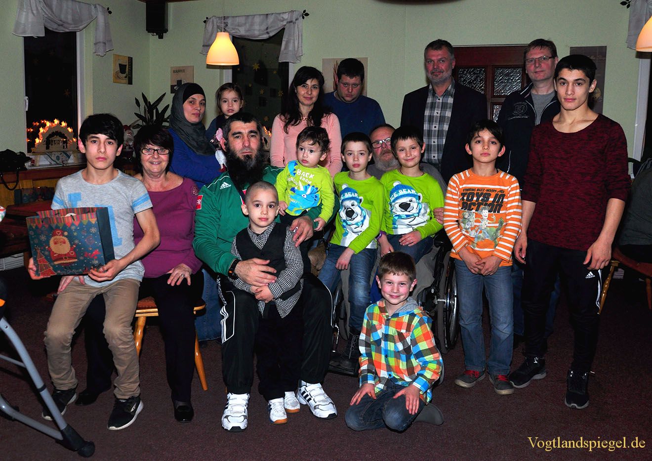 Tschetschenische Flüchtlingskinder reich beschenkt