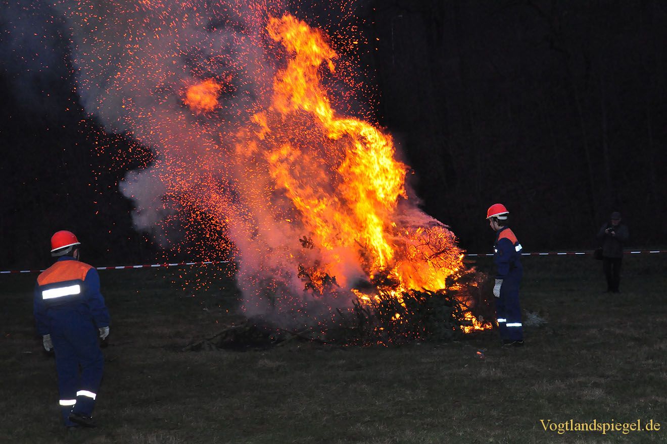 Greizer Feuerwehrverein lud zur Tannenbaumverbrennung ein