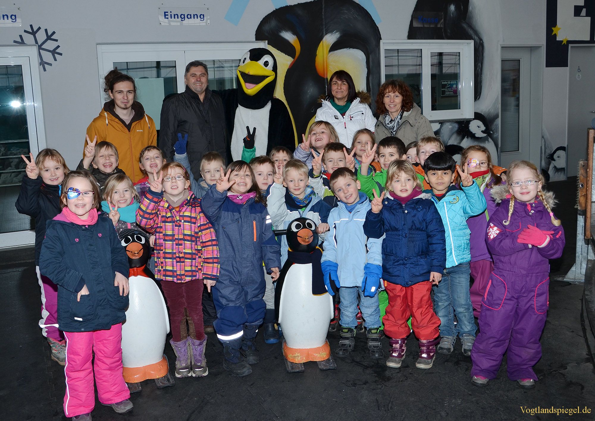 Kita Freundschaft besucht Greizer Eisbahn und Zweifeldersporthalle