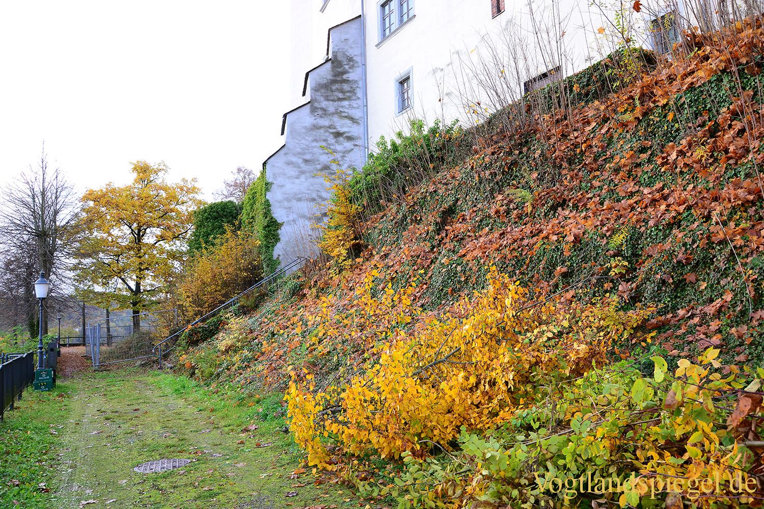 Schlossbergputz: Dem Laub zu Leibe gerückt