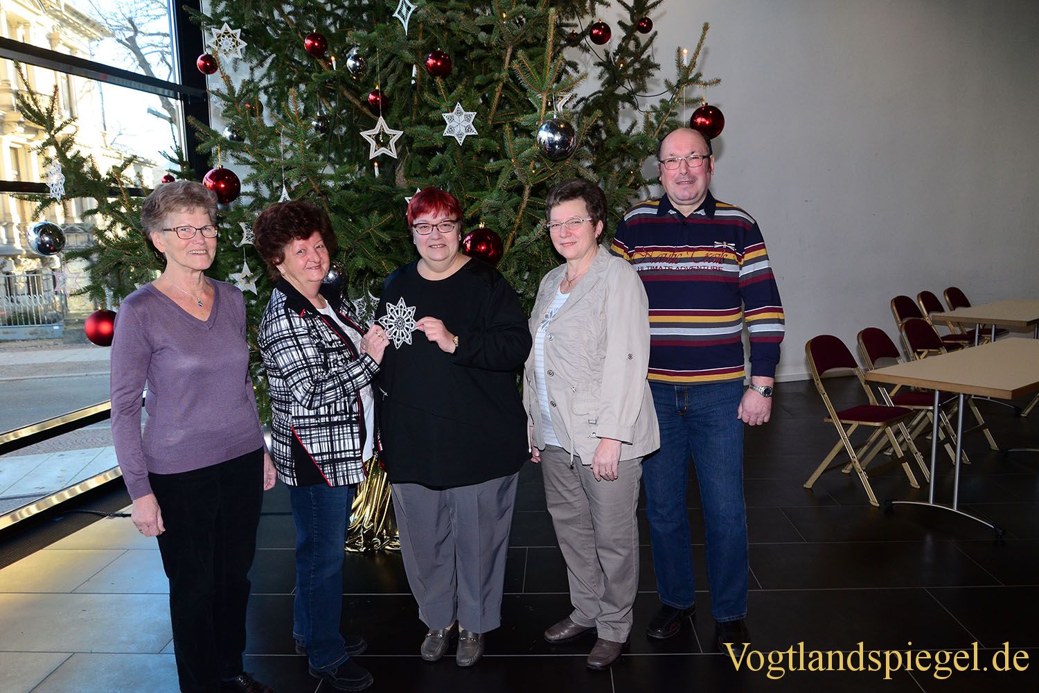 Vogtlandhalle Greiz: Auch in diesem Jahr strahlt ein prächtiger Weihnachtsbaum