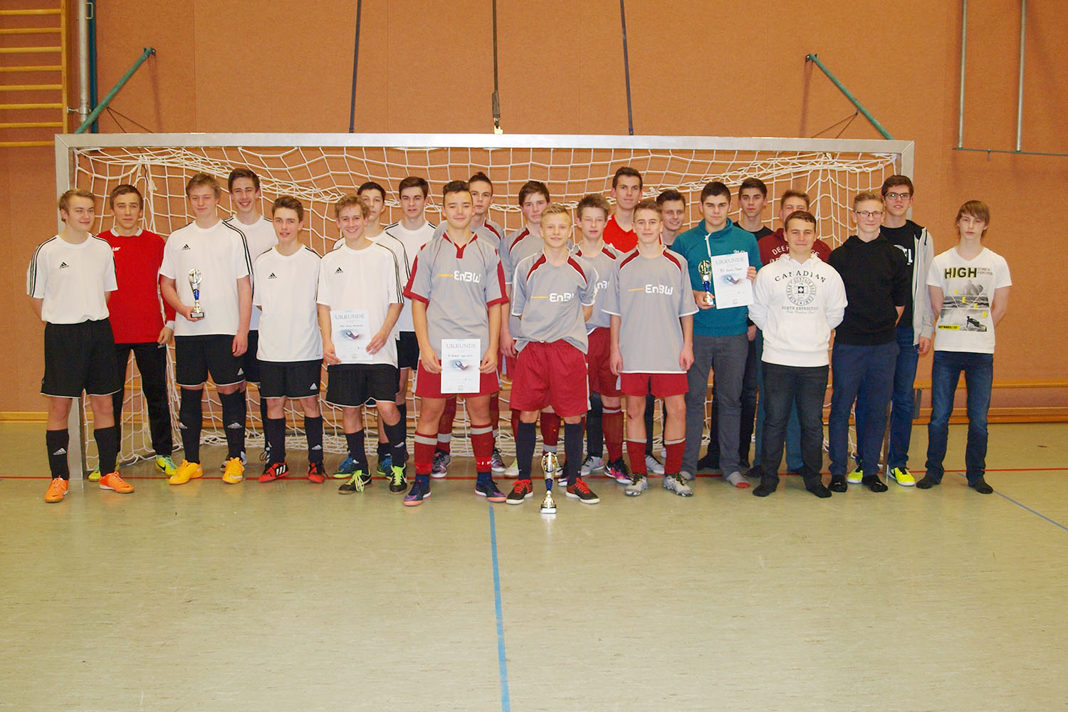 Bei den B-Junioren siegten die Kicker des Ulf-Merbold-Gymnasiums