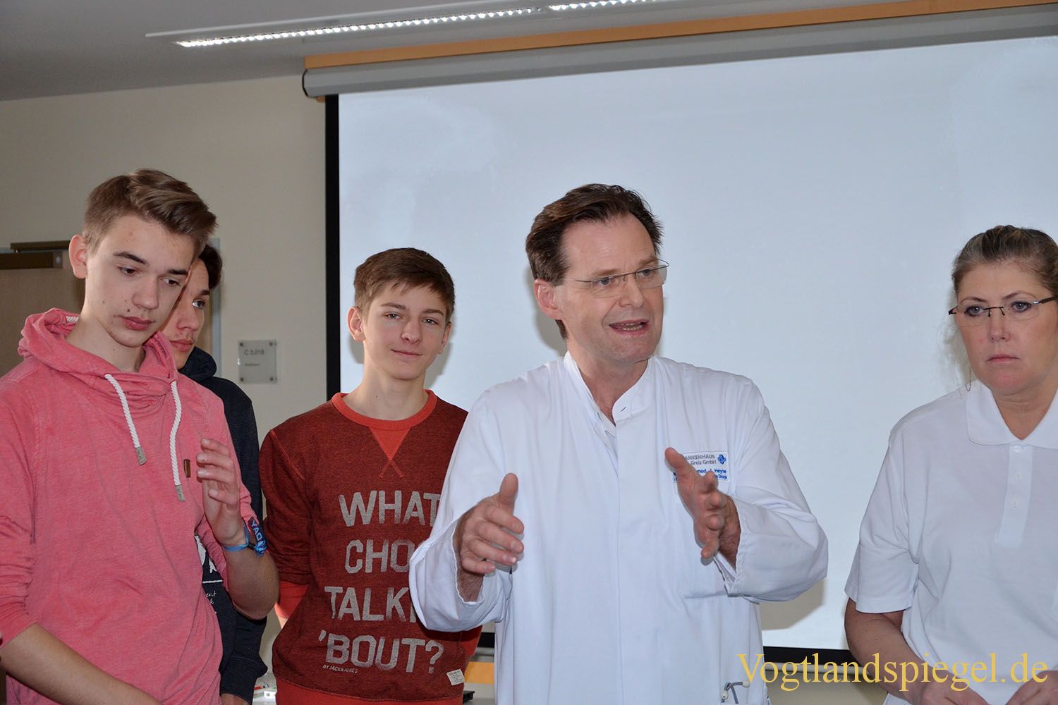 Chefarzt Dr. med. Jürgen Heyne sprach vor medizin-und pflegeinteressierten Schülern des Ulf-Merbold-Gymnasiums