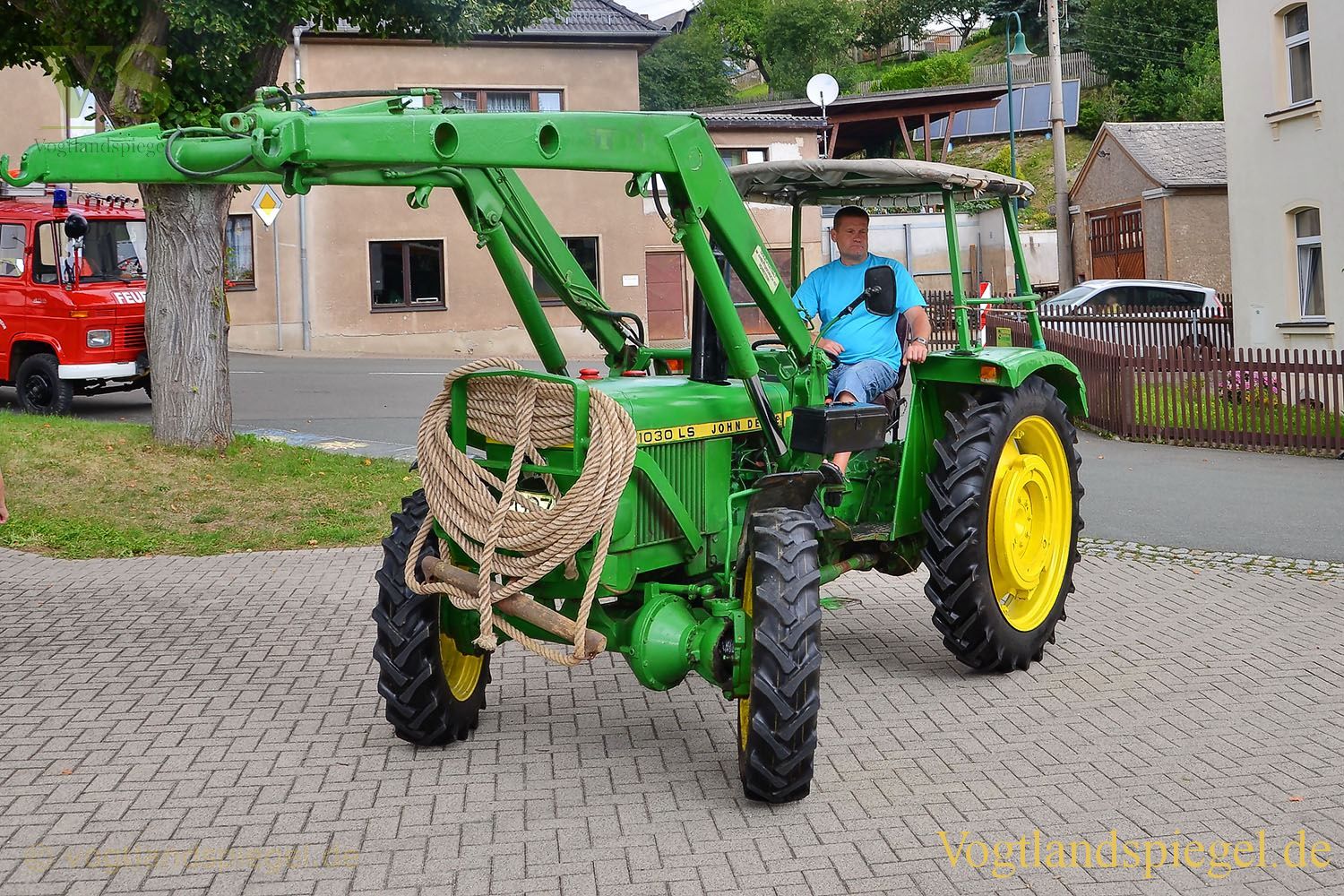 Traditionelles Traktorziehen beim Sommerfest in Nitschareuth