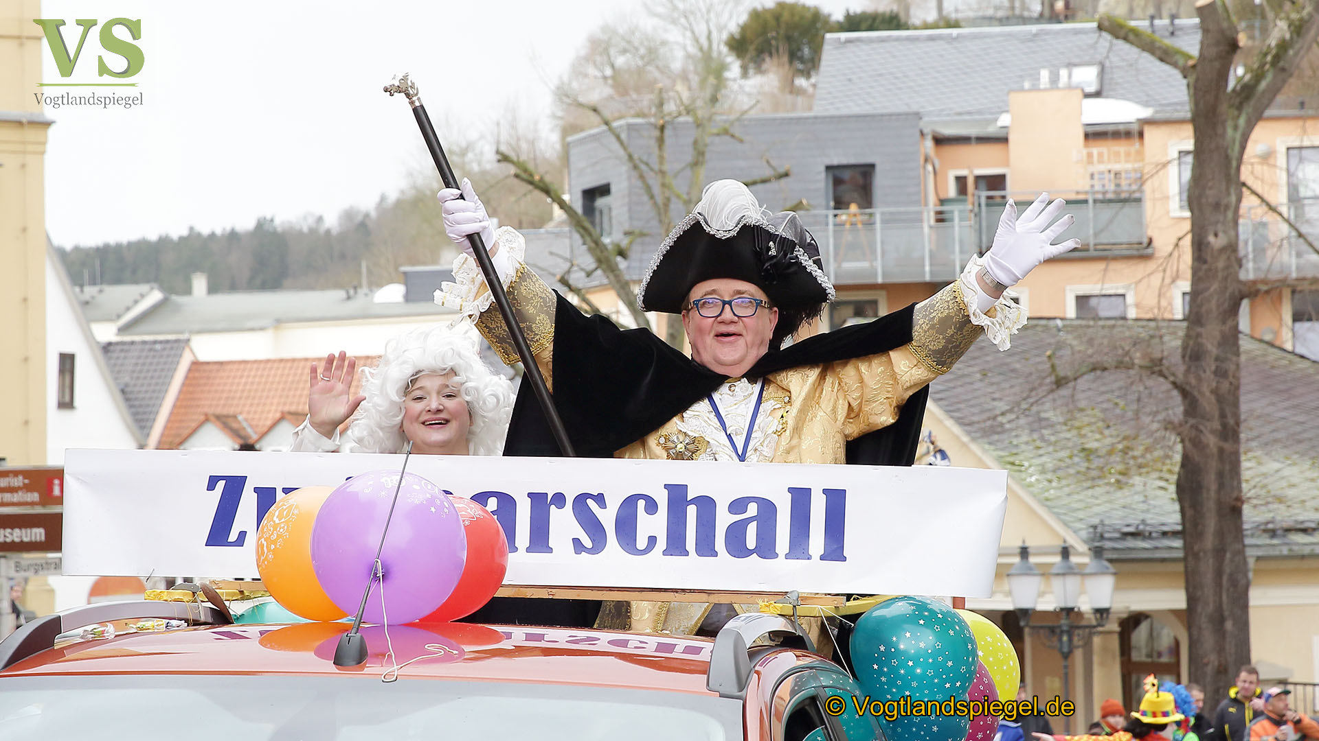 Greizer bejubeln 22. Rosenmontagsumzug