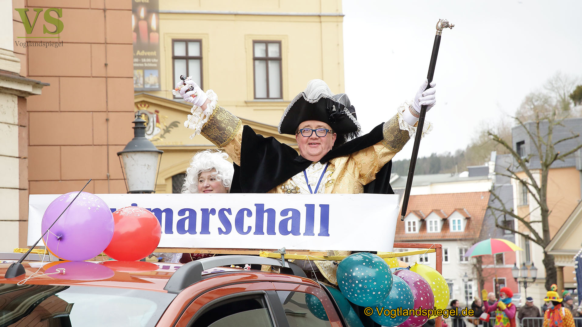 Greizer bejubeln 22. Rosenmontagsumzug
