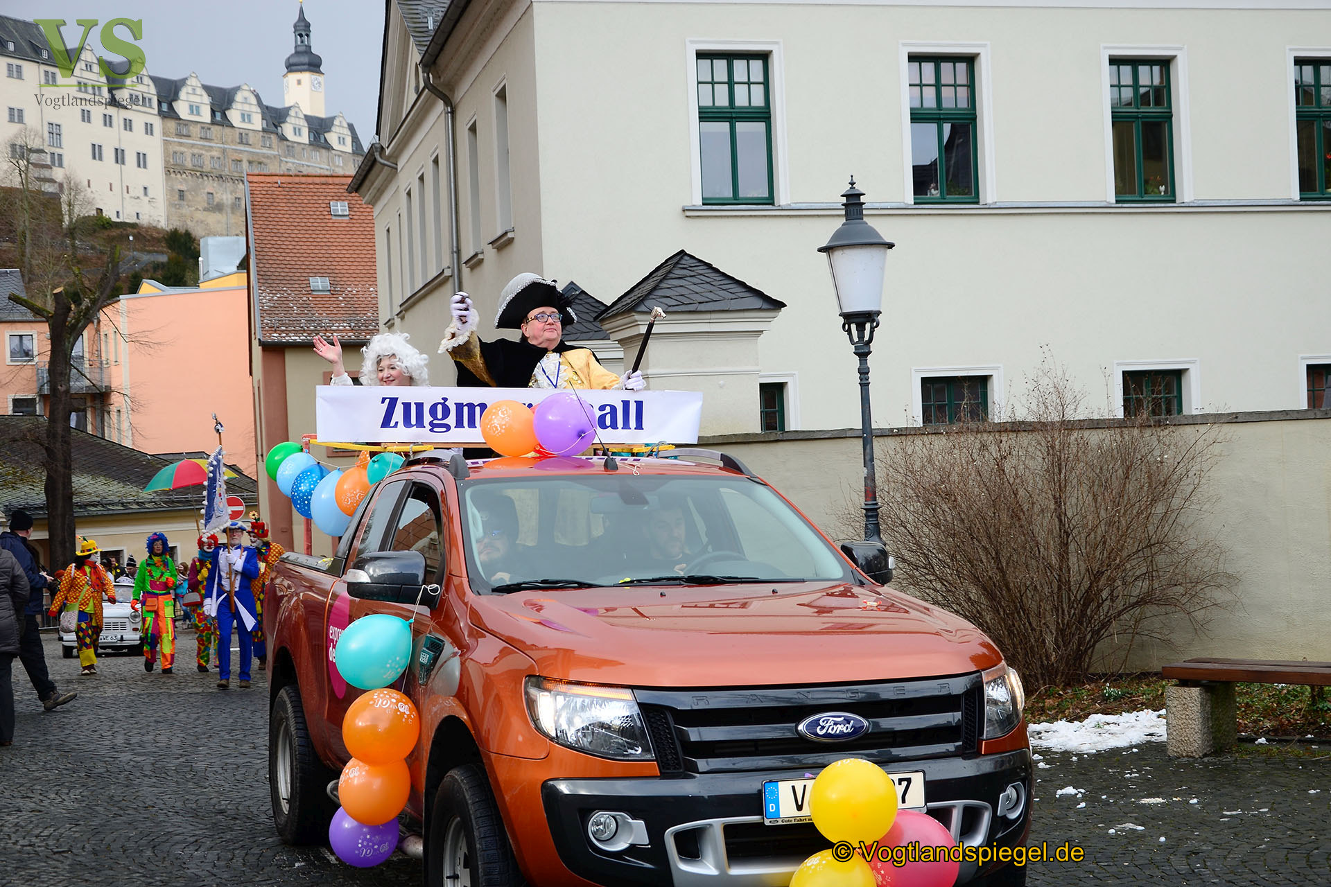 Greizer bejubeln 22. Rosenmontagsumzug
