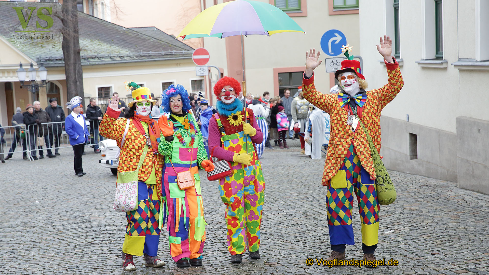 Greizer bejubeln 22. Rosenmontagsumzug