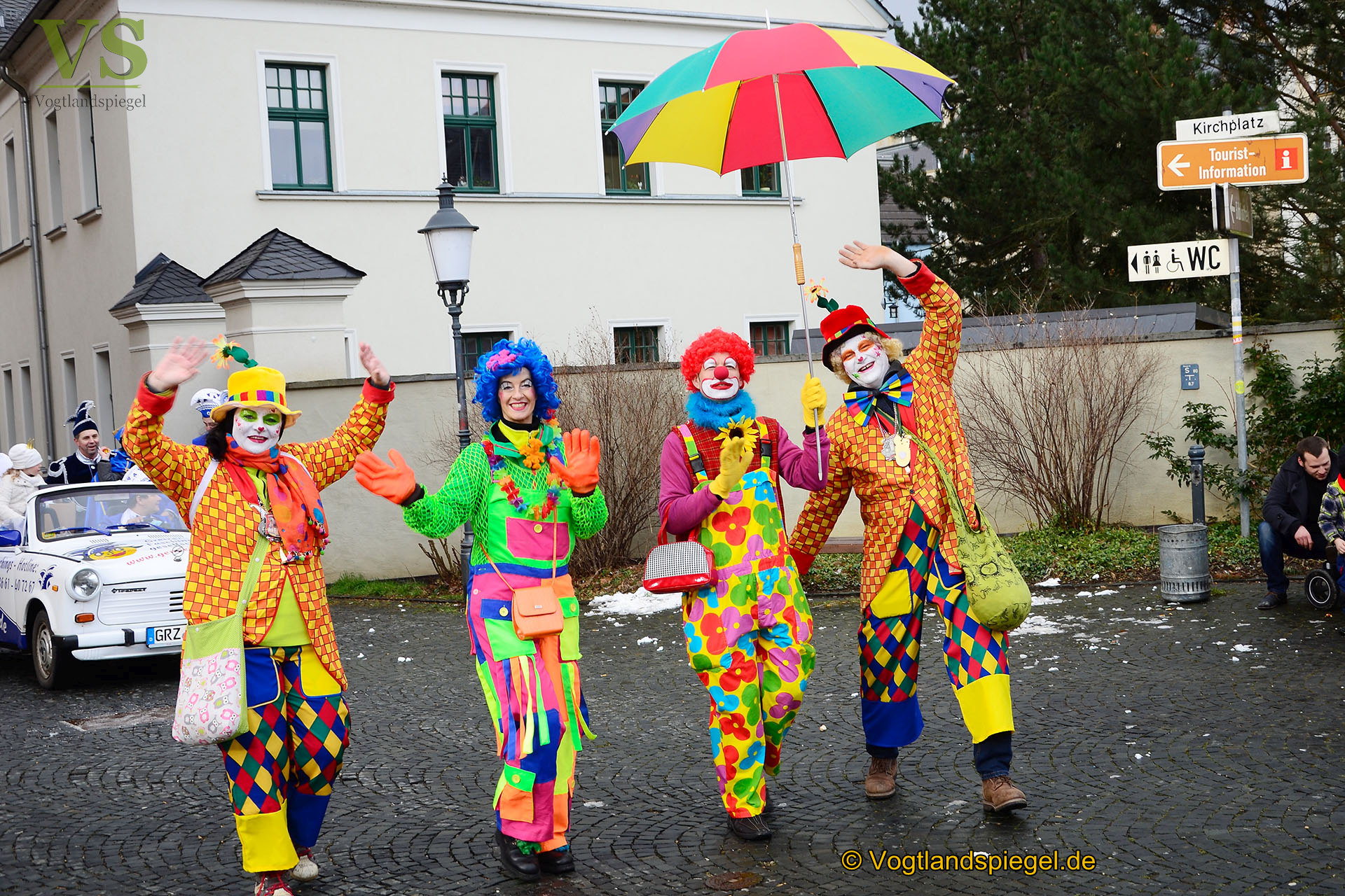 Greizer bejubeln 22. Rosenmontagsumzug