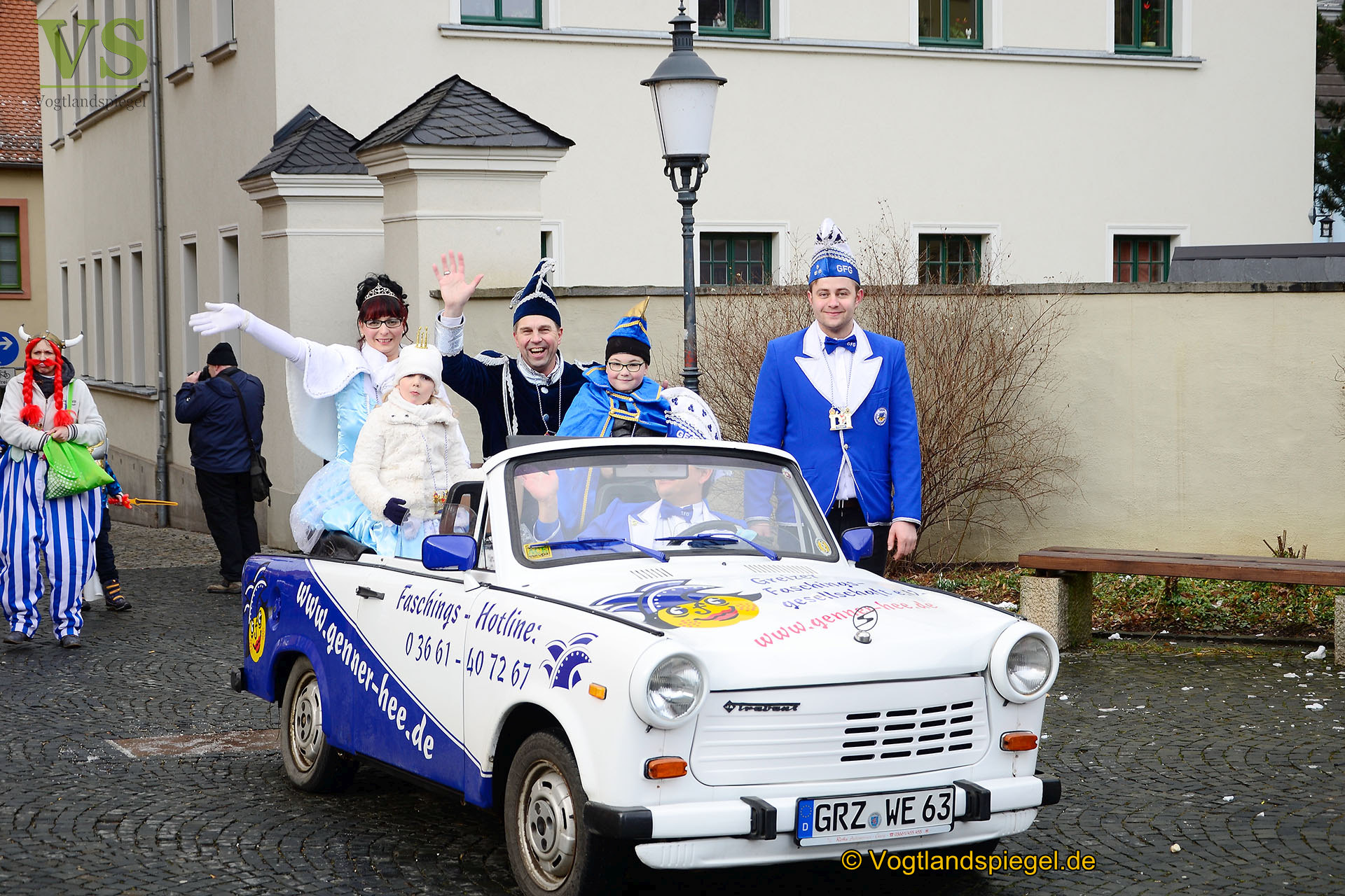 Greizer bejubeln 22. Rosenmontagsumzug
