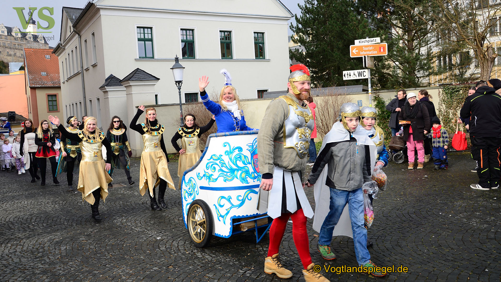 Greizer bejubeln 22. Rosenmontagsumzug