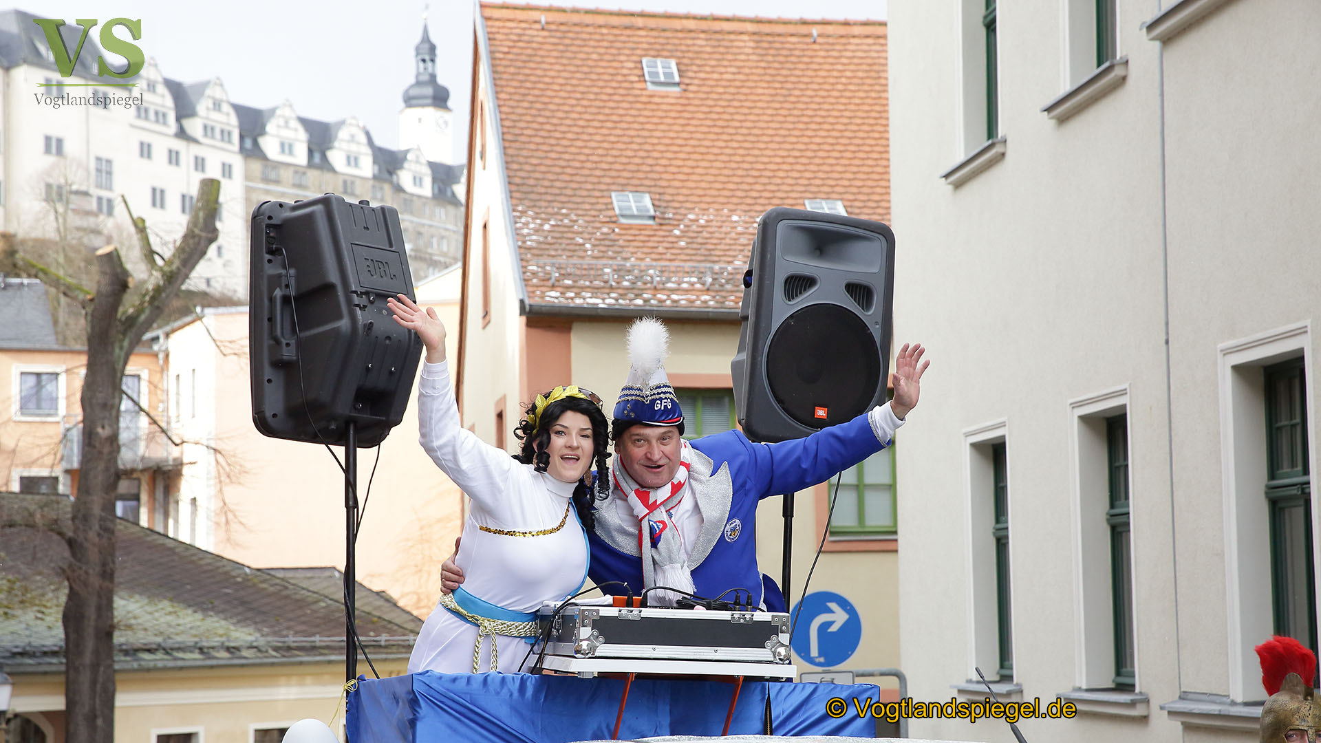 Greizer bejubeln 22. Rosenmontagsumzug