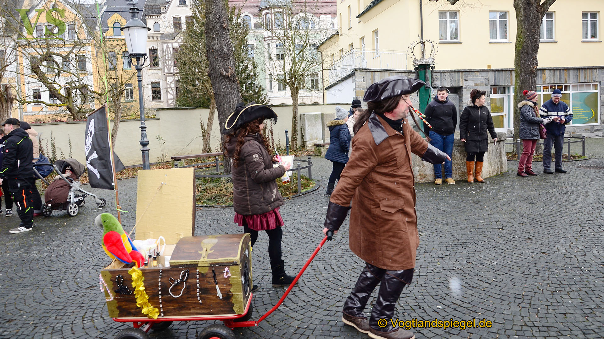 Greizer bejubeln 22. Rosenmontagsumzug