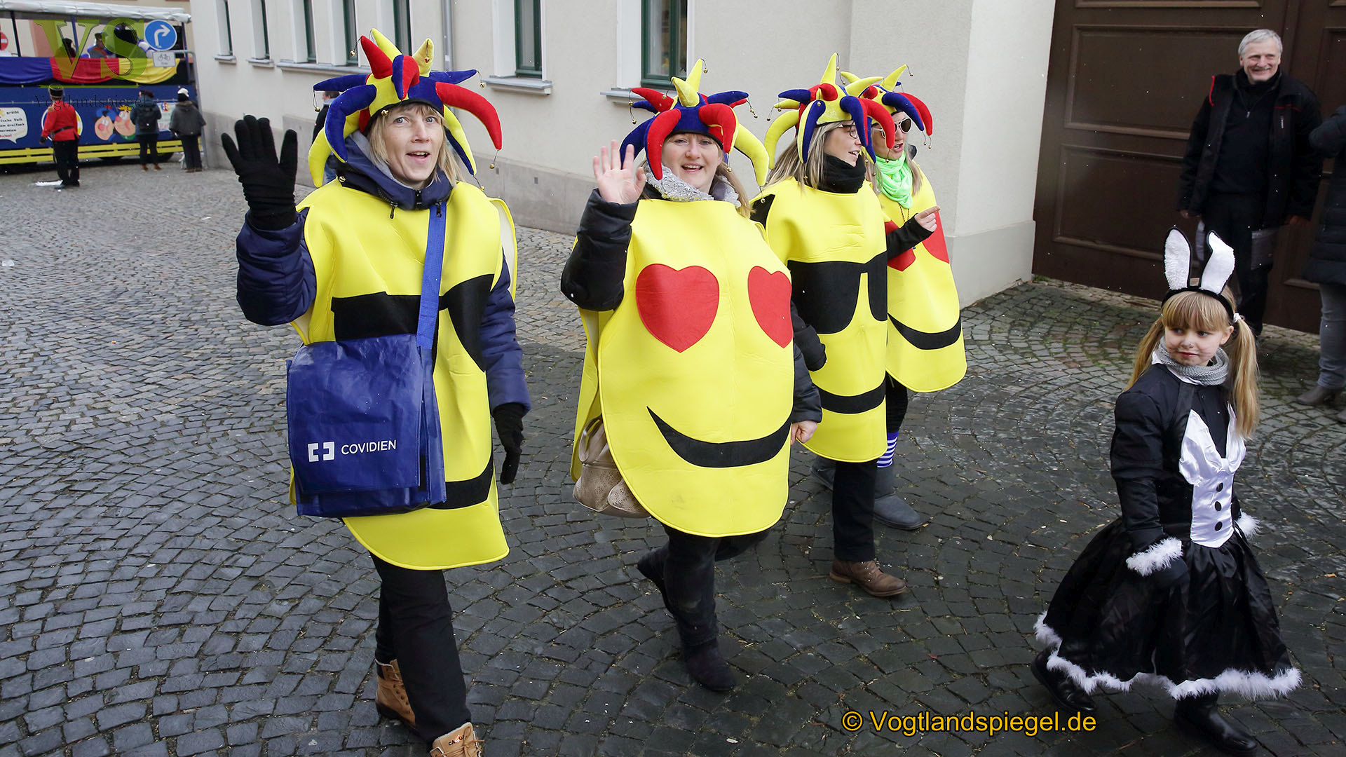 Greizer bejubeln 22. Rosenmontagsumzug