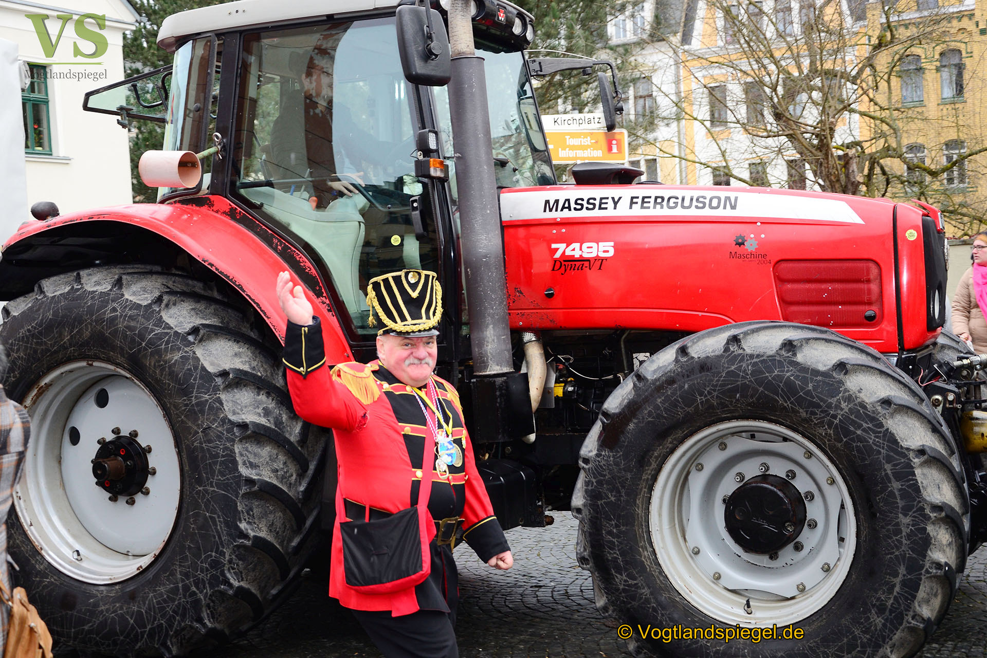 Greizer bejubeln 22. Rosenmontagsumzug