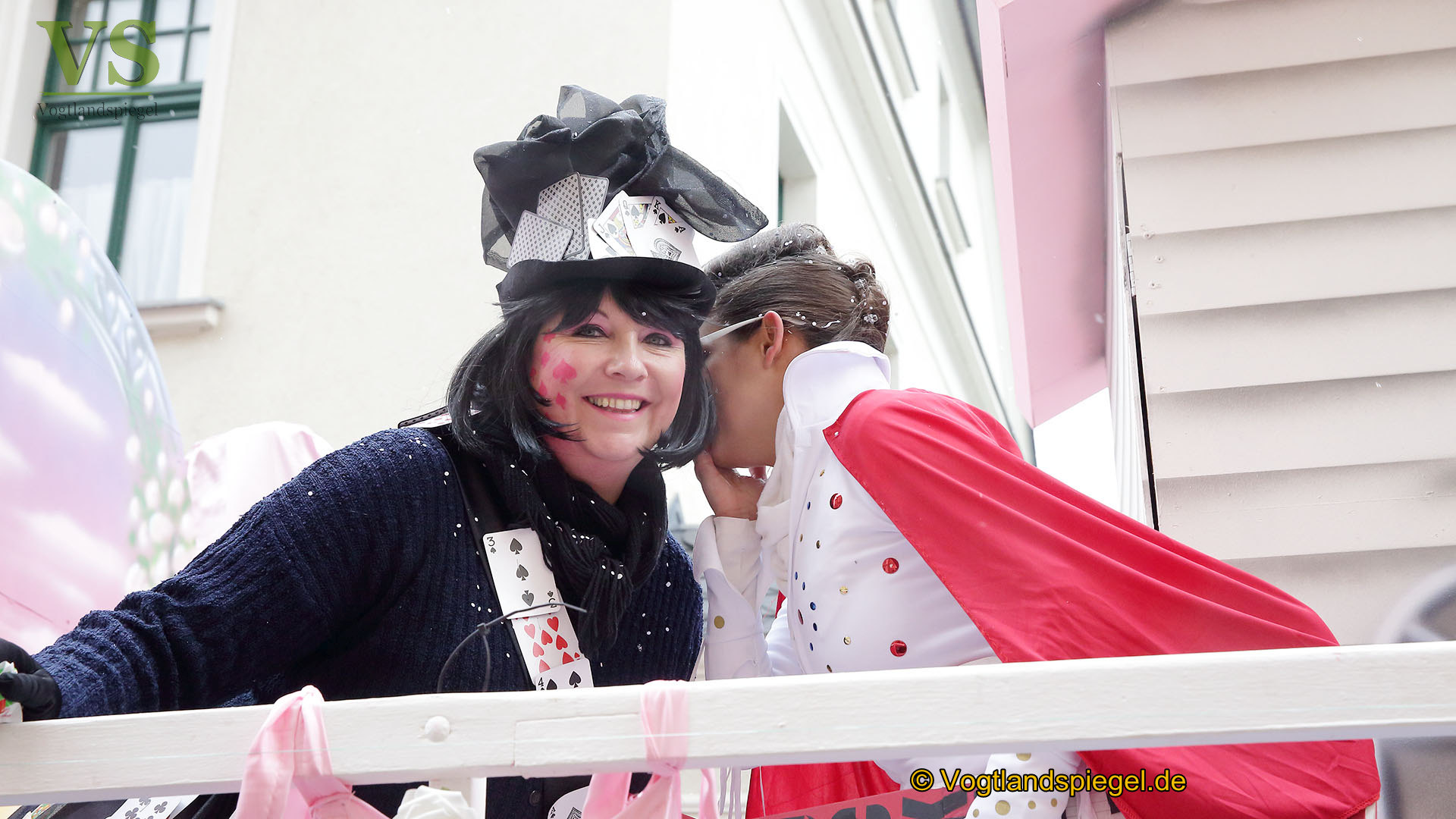 Greizer bejubeln 22. Rosenmontagsumzug