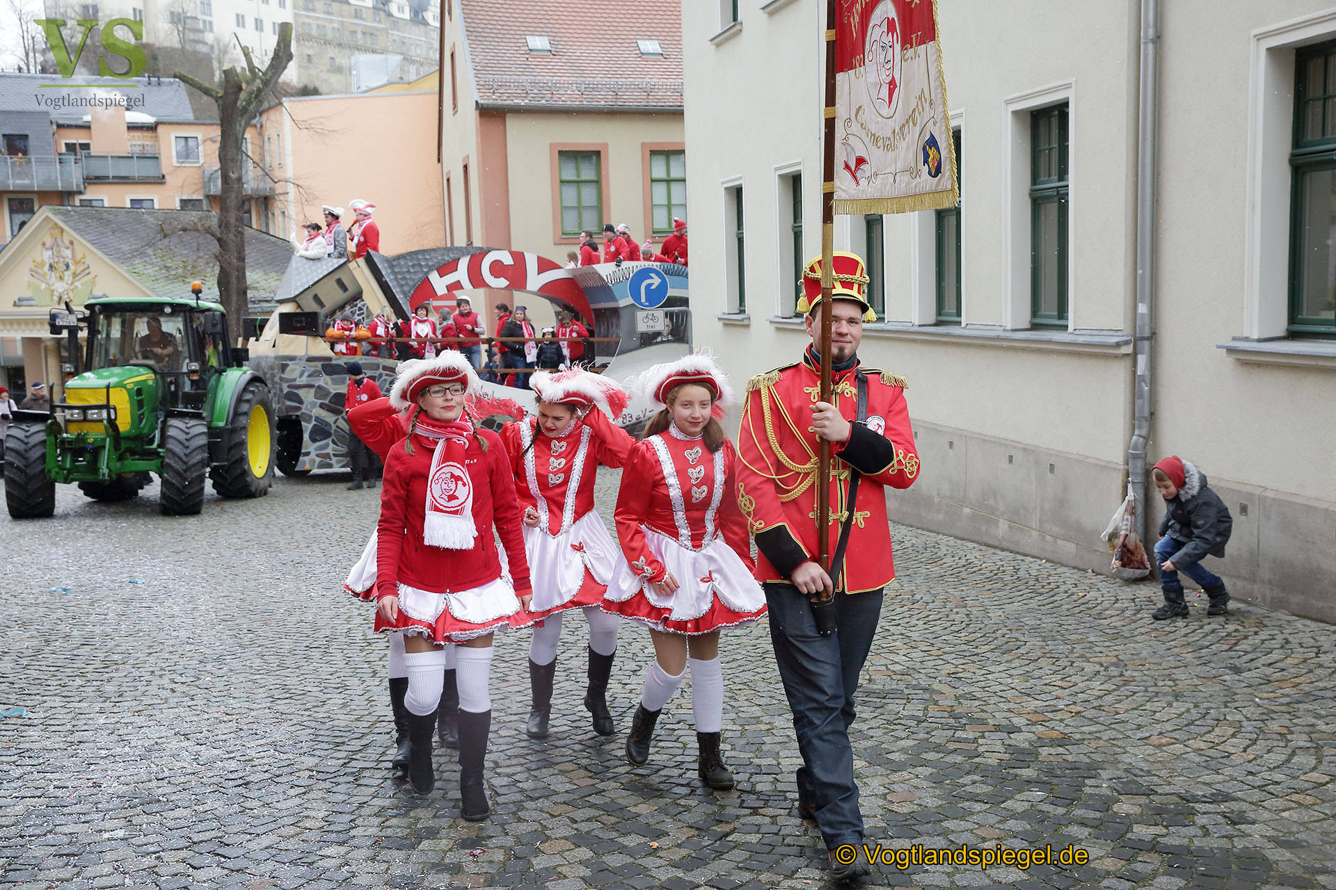 Greizer bejubeln 22. Rosenmontagsumzug