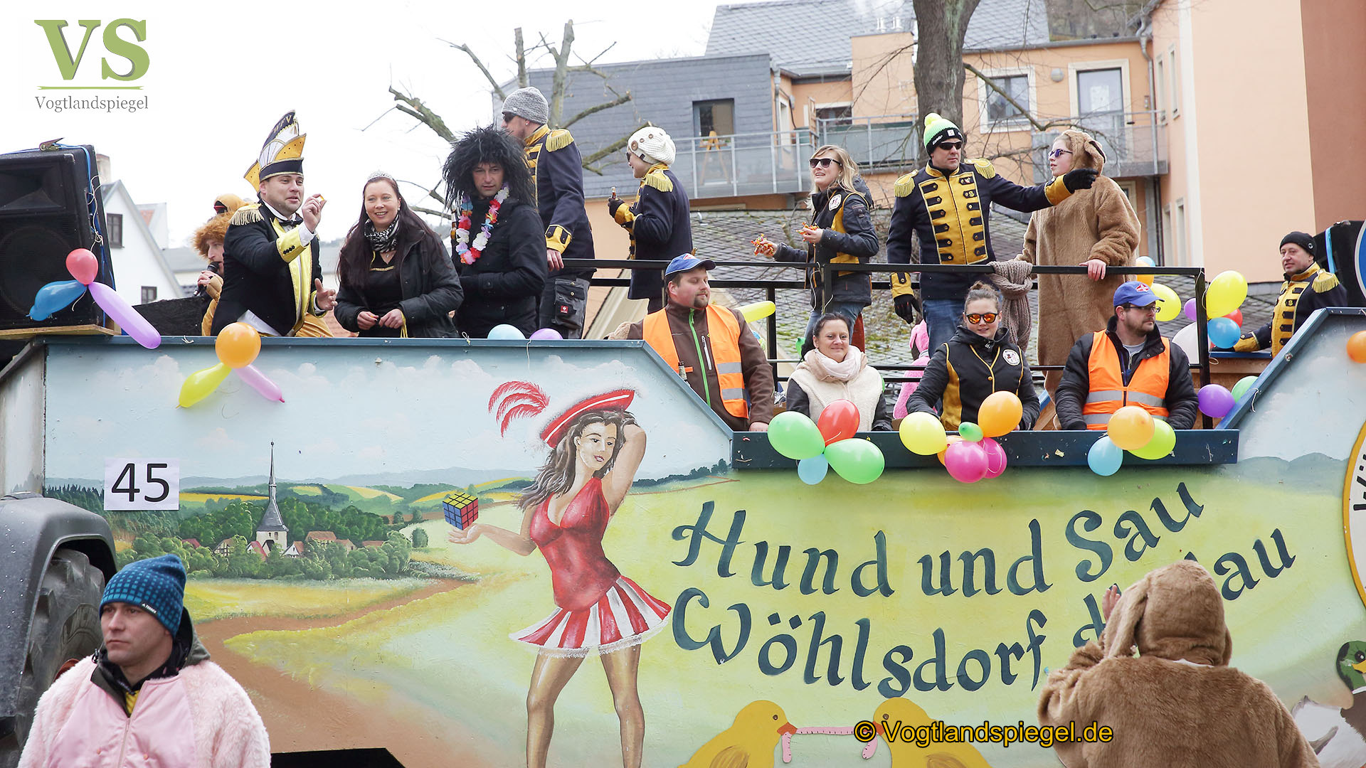 Greizer bejubeln 22. Rosenmontagsumzug