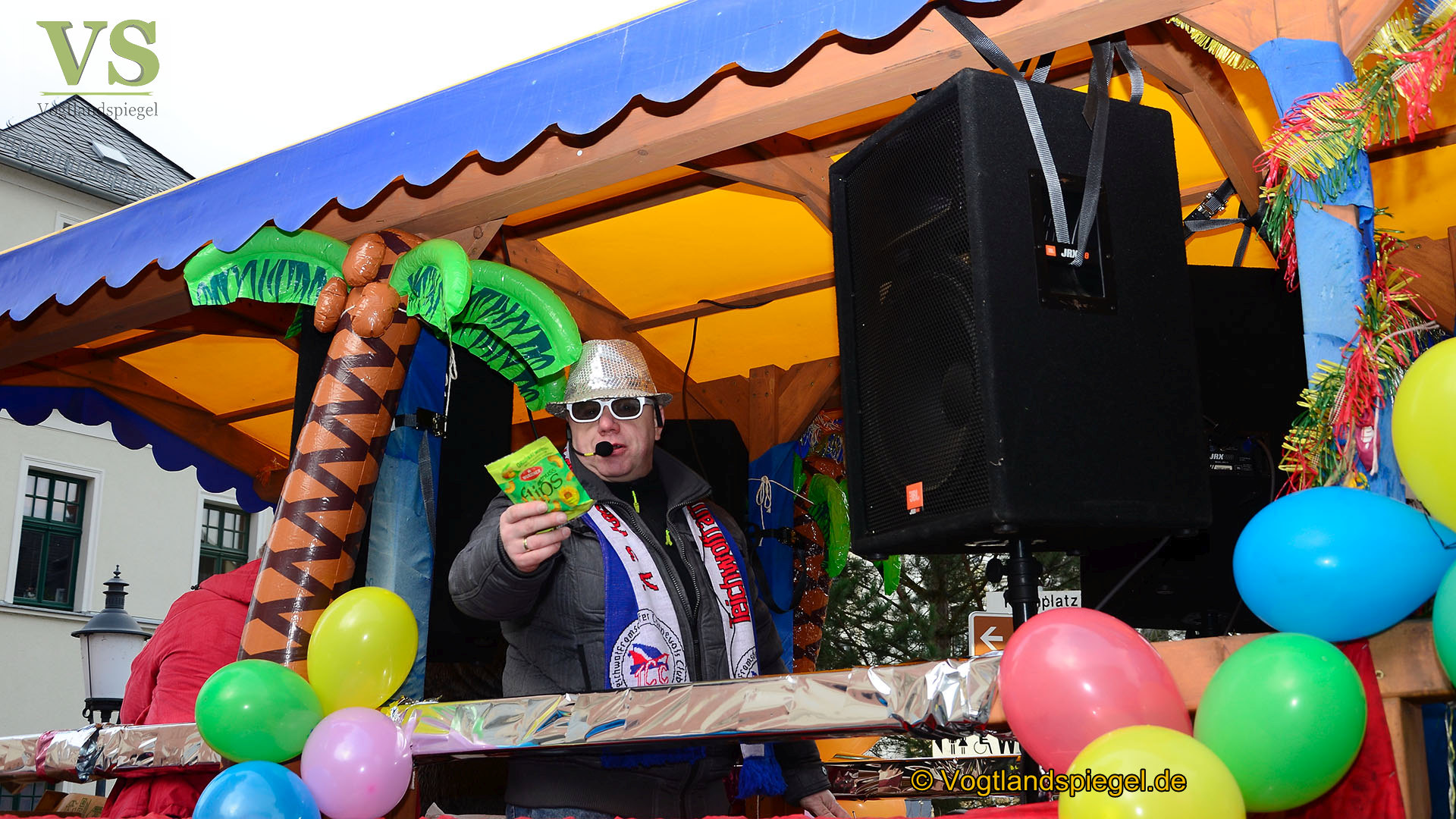 Greizer bejubeln 22. Rosenmontagsumzug