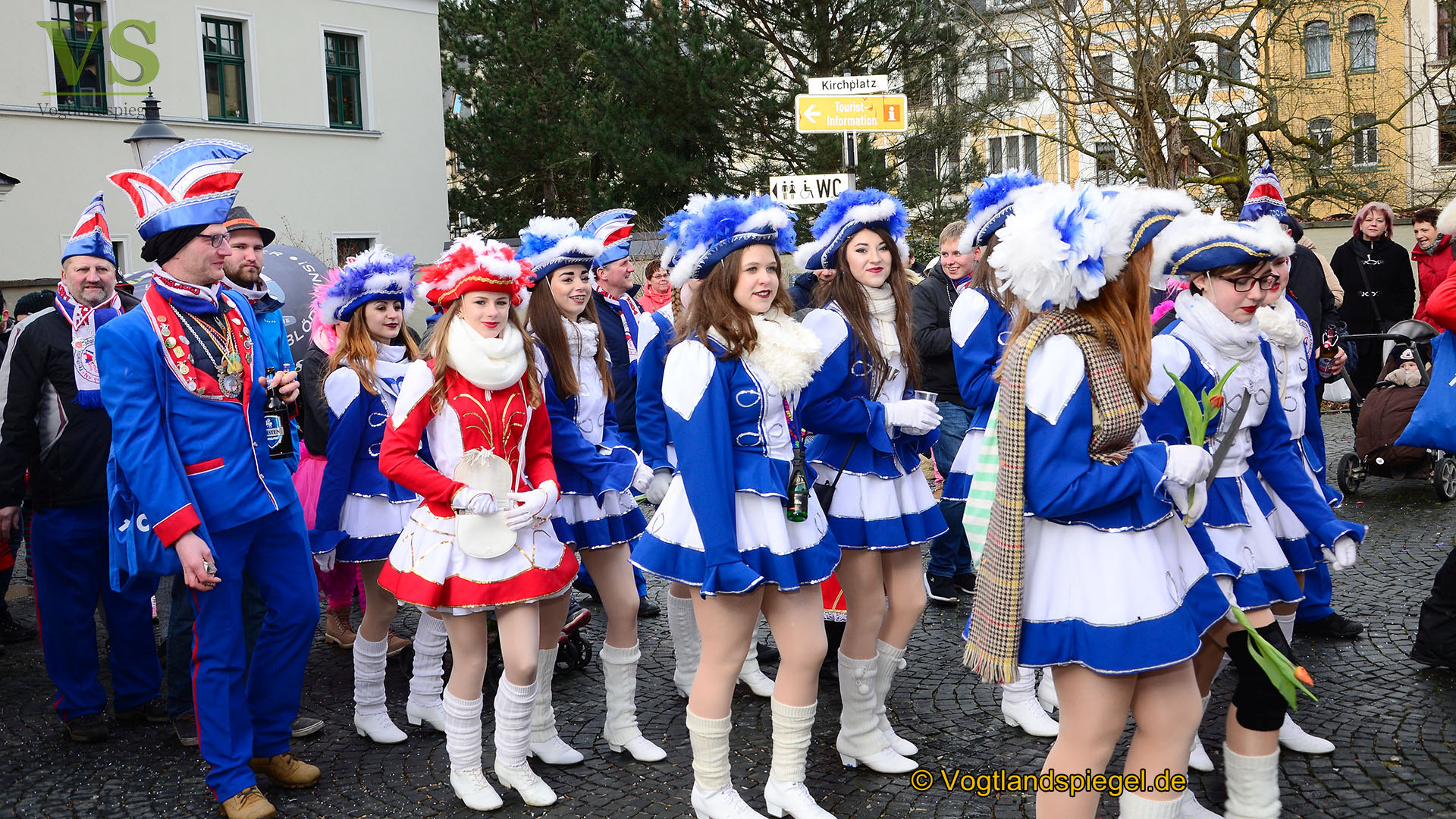 Greizer bejubeln 22. Rosenmontagsumzug