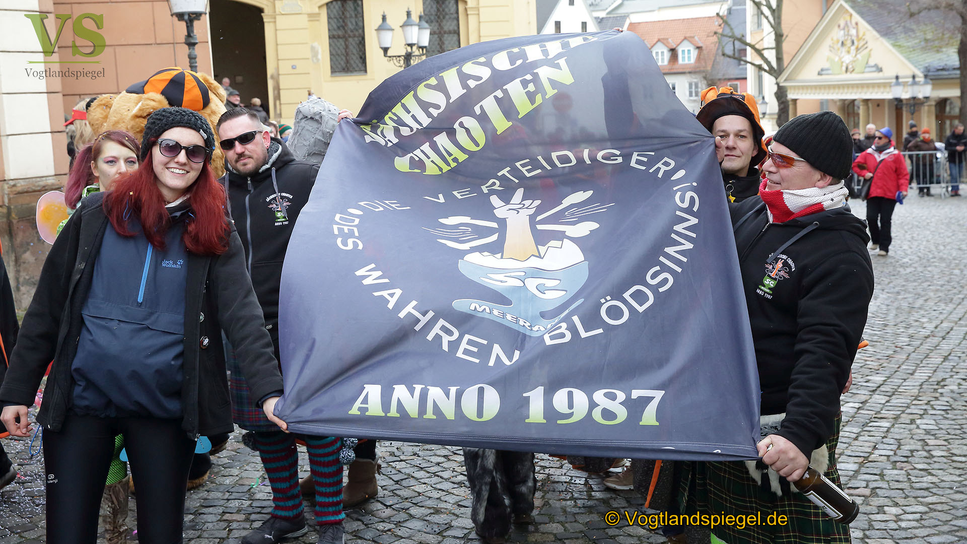 Greizer bejubeln 22. Rosenmontagsumzug