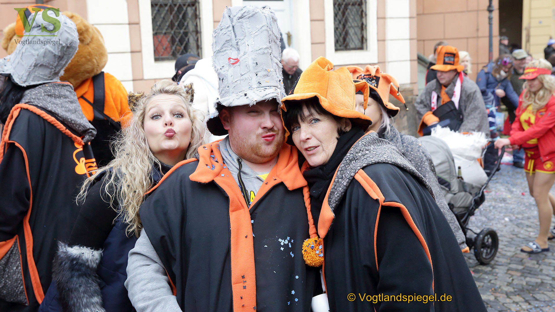 Greizer bejubeln 22. Rosenmontagsumzug