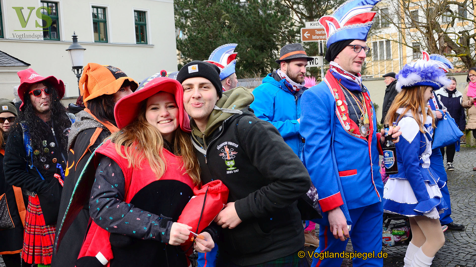Greizer bejubeln 22. Rosenmontagsumzug