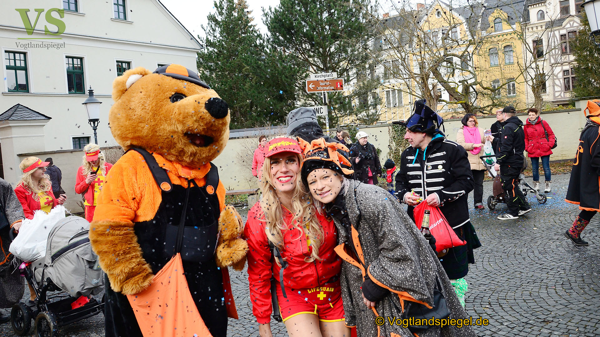 Greizer bejubeln 22. Rosenmontagsumzug