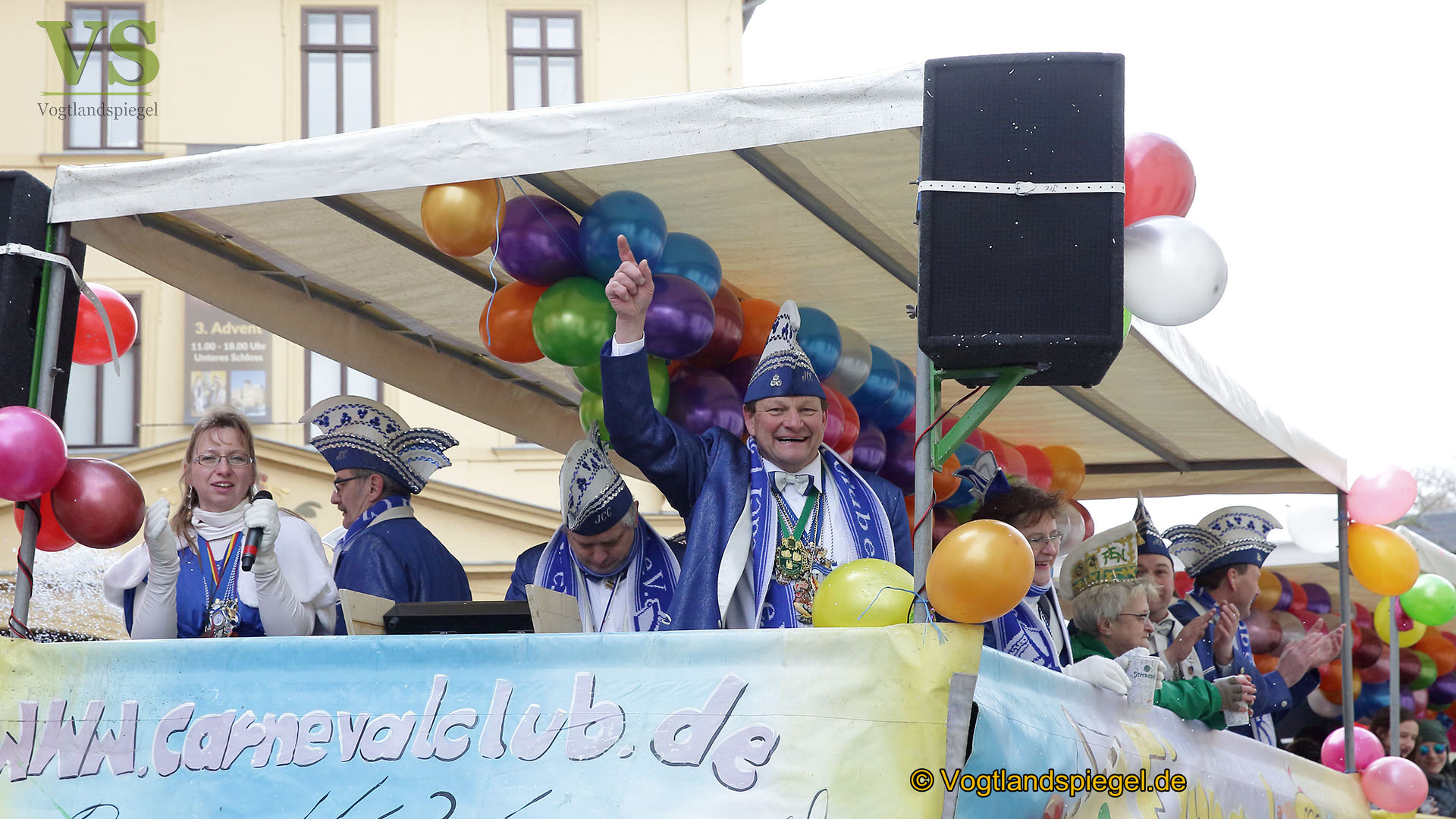 Greizer bejubeln 22. Rosenmontagsumzug