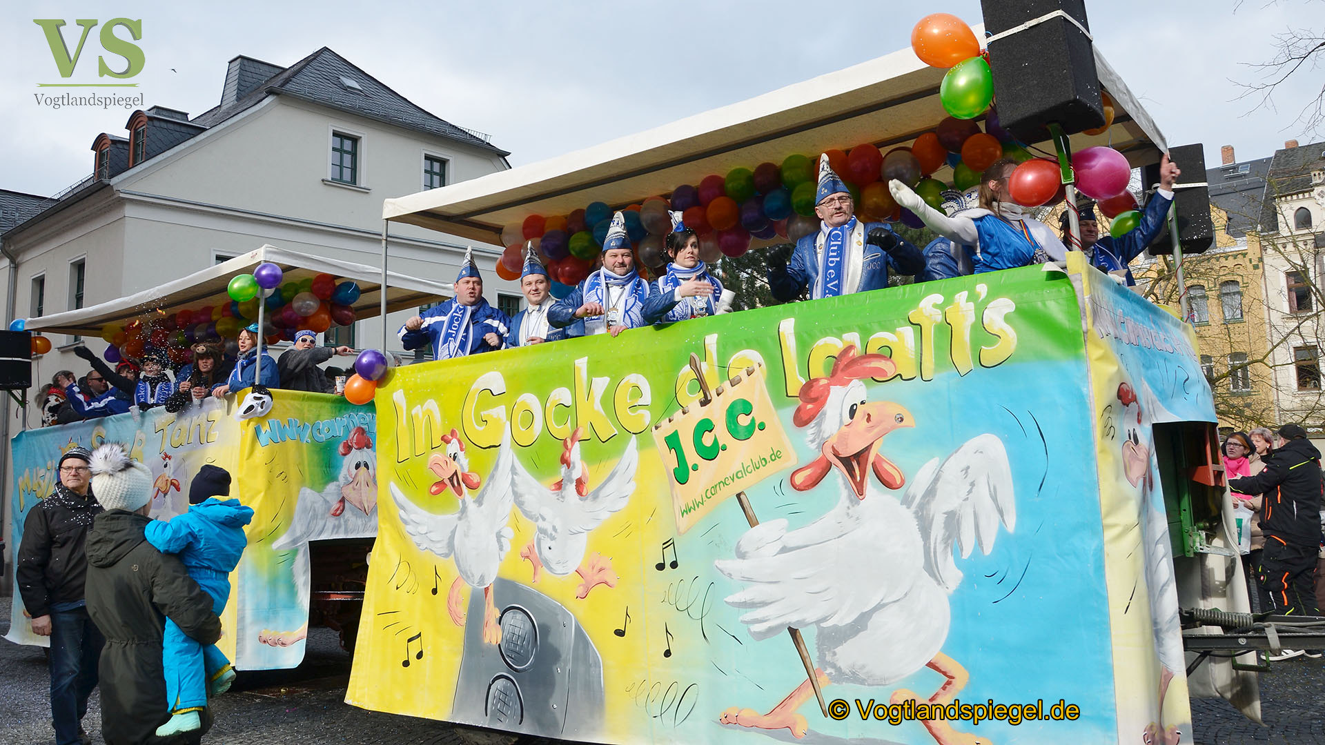 Greizer bejubeln 22. Rosenmontagsumzug