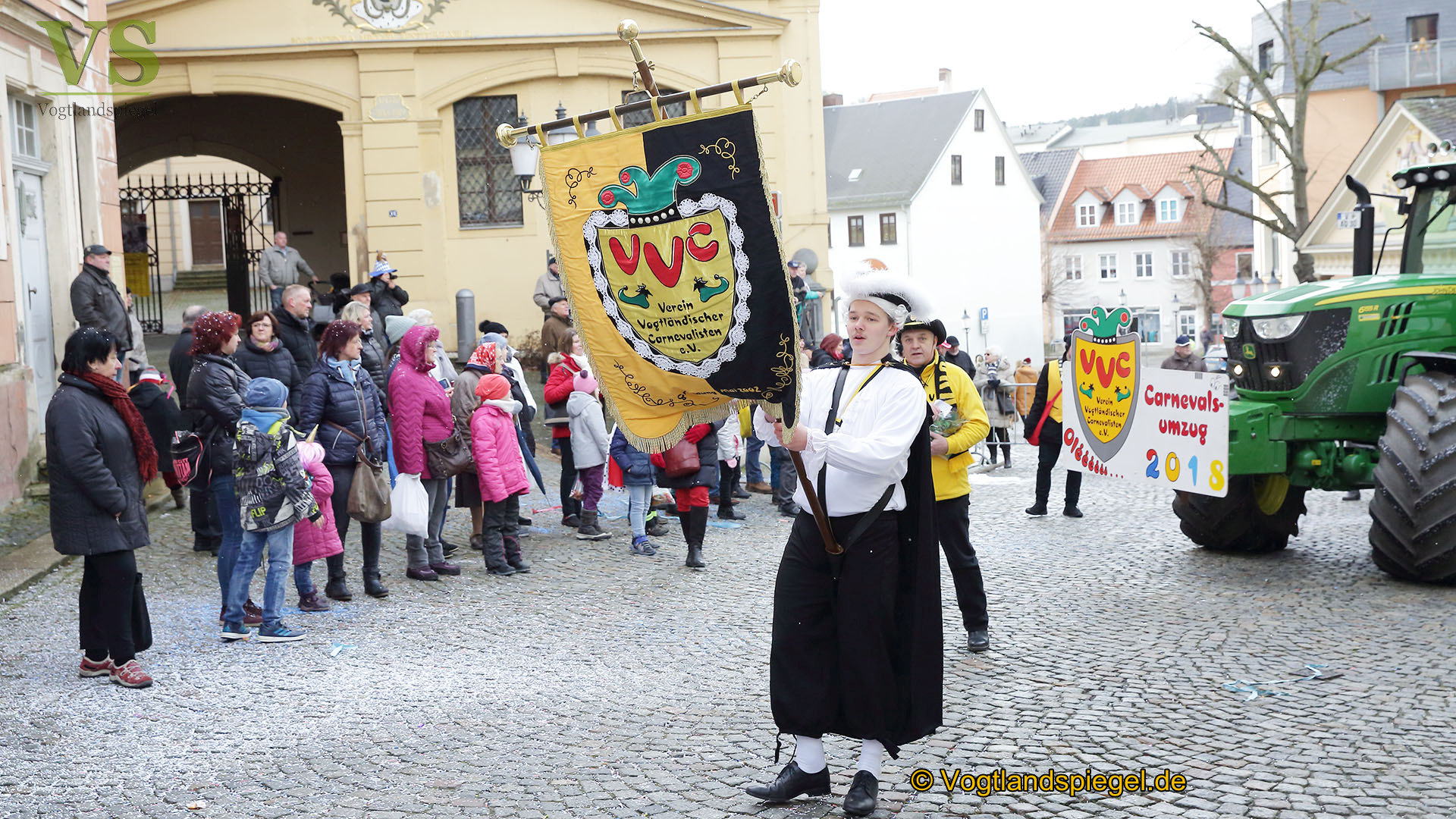 Greizer bejubeln 22. Rosenmontagsumzug