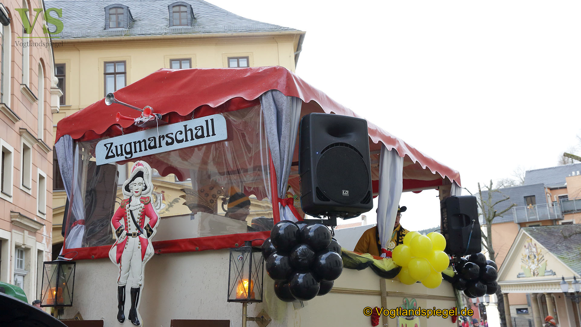 Greizer bejubeln 22. Rosenmontagsumzug