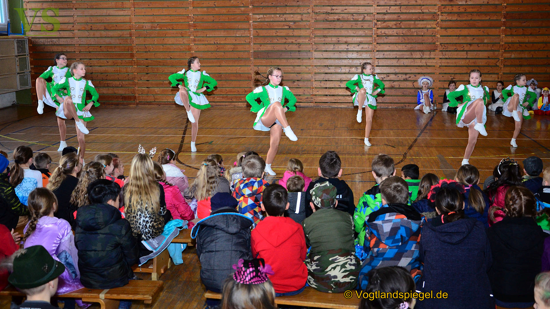 Rosenmontag: Pohlitzer Grundschüler begeistert vom Auftritt des Tanzsportvereins Greiz