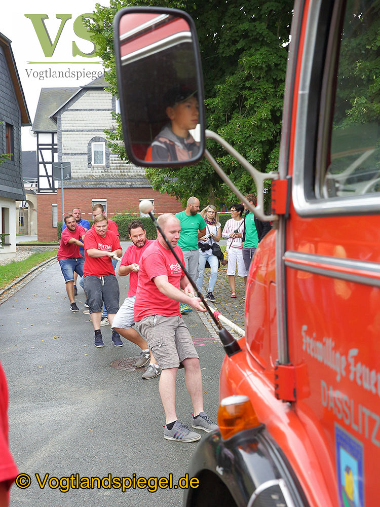 Daßlitz: Rotation Schuppen aus Greiz zieht Feuerwehrauto am weitesten