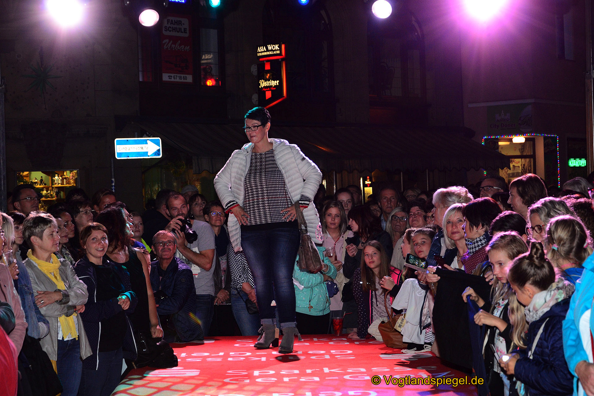 Sekt in the City: Große Modeschau brachte einen Hauch Paris nach Greiz