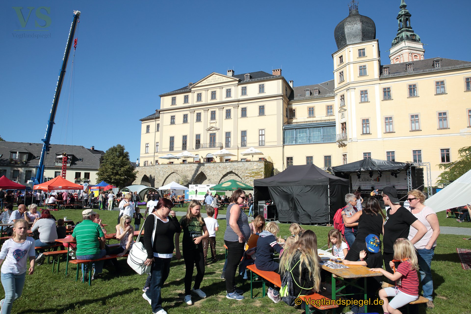 Das Festival für ein buntes Vogtland im Greizer Schlossgarten zog hunderte Besucher an.